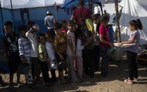 Cận cảnh cuộc sống đói khát, tuyệt vọng của người dân Dải Gaza tại nơi trú ẩn