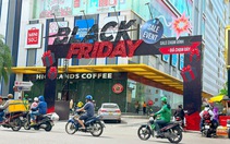 Tận dụng Black Friday, cửa hàng mở cửa bất kể đêm khuya