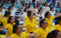 Hàng trăm mẹ bầu tham gia đồng diễn yoga lần đầu tiên ở TP.HCM