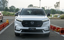 Cùng 7 chỗ nhưng Mitsubishi Outlander giá tốt hơn Honda CR-V  