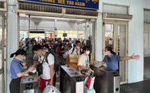 Người dân đặt mua vé tàu sớm, ngành đường sắt tiếp tục tăng tải dịp Tết Dương lịch