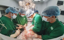 Cứu sống bệnh nhân bị đâm xuyên thấu 5 vết thủng ruột, thủng tim