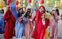 Giới trẻ Hà Nội thi nhau diện cổ phục check-in tại Hoàng thành Thăng Long 