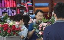 Chợ hoa Sài Gòn ngày 8/3: Hoa Trung Quốc thất thế, hồng Đà Lạt giá tăng mạnh