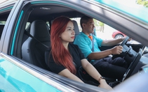 600 taxi điện của tỷ phú Phạm Nhật Vượng gia nhập TP.HCM, cạnh tranh với Grab, Gojek, Vinasun, Mai Linh từ 30/4