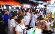 Chợ đêm lớn nhất Đà Nẵng "thức giấc" dịp lễ, tiểu thương "mừng phát khóc"