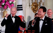 Ảnh thế giới 7 ngày qua: Tổng thống Hàn Quốc hát  "American Pie" được ông Joe Biden cổ vũ nhiệt tình