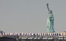 Chiêm ngưỡng loạt chiến hạm hoành tráng trong tuần lễ hạm đội ở Mỹ