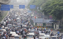 Đường Nguyễn Trãi (Hà Nội) ùn tắc kéo dài cả cây số sau khi đặt "lô cốt" rộng hàng trăm m2