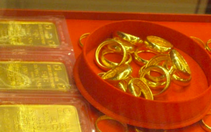 Vừa mua vàng buông tay đã lỗ ngay 1 triệu đồng/lượng