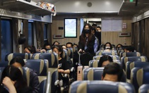 Giới trẻ Hà Nội đổ xô đi tàu hỏa để trải nghiệm “food tour Hải Phòng” 