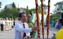 Lãnh đạo TP.HCM dâng hương, dâng hoa tưởng niệm anh hùng liệt sĩ 