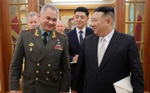 Ảnh thế giới 7 ngày qua: Ông Kim Jong-un "trao đổi thân tình" cùng Bộ trưởng Quốc phòng Nga