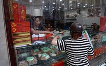 Thị trường bánh Trung Thu Hà Nội nhiều mẫu lạ, đón khách sớm