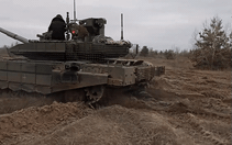 Tại sao Nga lệnh cho UAV tự sát Lancet phá hủy chiến tăng T-90M của mình?