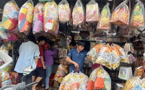 Chợ "nhà lầu, xe hơi" lớn nhất Sài Gòn ế khách ngày Vu lan