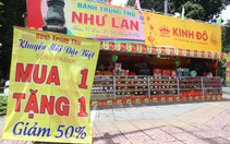 Bánh trung thu tại Sài Gòn bắt đầu đại hạ giá, chủ sạp nói điều bất ngờ