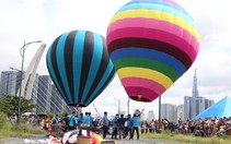 Dân Sài Gòn hân hoan ngắm khinh khí cầu bay lên bầu trời chào Quốc khánh