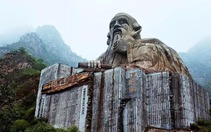 Tượng Lão Tử tương đương tòa nhà 18 tầng, nằm giữa núi rừng ở Trung Quốc