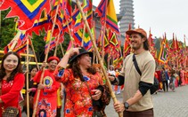 Hình ảnh báo chí 24h: Người nước ngoài hào hứng du xuân tại Lễ hội chùa Bái Đính