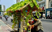 Trước địa điểm "tô mì 0 đồng" có thêm nước uống miễn phí giữa nắng Sài Gòn gay gắt