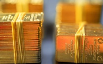 Tiếp đà lao dốc, vàng miếng SJC không giữ được mốc 81 triệu đồng/lượng
