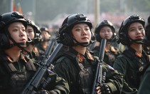 Người dân lấp kín khán đài, "đội nắng" xem hợp luyện diễu binh, diễu hành tại SVĐ Điện Biên