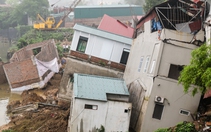 Cận cảnh 6 căn nhà bị đổ sập xuống sông Cầu tại Bắc Ninh