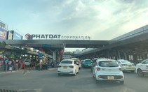 Nhiều chủ vựa "than khó" khi vận chuyển cua đến sân bay Tân Sơn Nhất