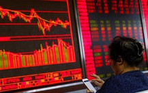 Chứng khoán đầu tuần: “Lửa đỏ” lan sang VN-Index
