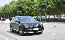 Hãng taxi điện của tỷ phú Phạm Nhật Vượng hợp tác với một ứng dụng gọi xe, cho tài xế mua xe VinFast giá rẻ