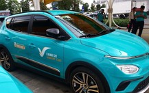 Cho phép cung cấp dịch vụ taxi điện tại sân bay