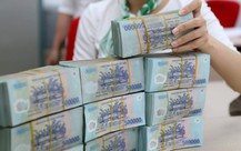 Lãi suất giảm mạnh, vì sao tiền vẫn không chảy ra thị trường?