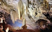 Phát hiện 22 hang động mới "đẹp lung linh" tại Quảng Bình             