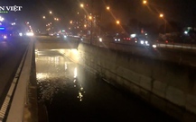 Hầm chui Bến xe Miền Đông mới chìm trong nước sau cơn mưa