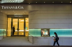 Chủ sở hữu Louis Vuitton và Christian Dior chi 16,2 tỷ USD mua lại Tiffany & Co