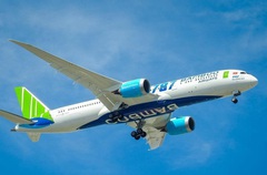 Ngày 9/3, chuyến bay của Bamboo Airways chở hàng trăm công dân Việt tại Ukraine về nước