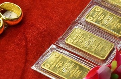 Giá vàng hôm nay 12/5: Vàng SJC giảm sâu, có nơi mất 2,2 triệu đồng/lượng từ đỉnh
