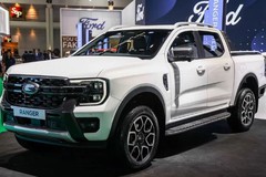 Ford Ranger Wildtrak V6 vừa trình làng, giá hơn 980 triệu đồng