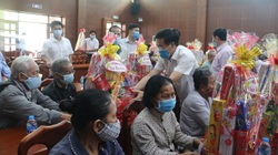 Ông Võ Văn Thưởng tặng quà tết cho gia đình chính sách tại Đồng Nai