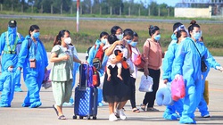 TT-Huế: Đón 231 công dân gồm phụ nữ mang thai và người thân đi kèm về từ TP.HCM bằng máy bay