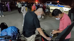 Ảnh: Hàng trăm người từ TP.HCM đi qua Đà Nẵng được CSGT dẫn đường