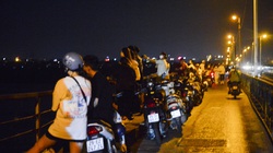 Đêm trung thu, hàng trăm nam thanh nữ tú lên cầu Long Biên tâm sự 