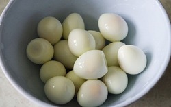 Clip: Mẹo để bóc vỏ trứng cút cực nhanh