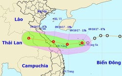 Áp thấp nhiệt đới di chuyển nhanh vào đất liền, miền Trung chủ động ứng phó