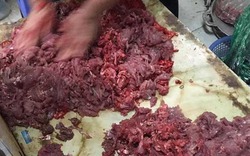 Cách phát hiện 'thịt bò' làm từ lợn sề và tiết trâu ngoài chợ