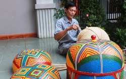 Người có “bàn tay vàng” tạo ra sản phẩm mỹ nghệ Chăm ở Ninh Thuận