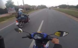 Nhóc Dream 125 khiến thanh niên EX150 thốn tận cùng khi lên 130km/h vẫn bám đít