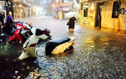 Thời tiết Hà Nội hôm nay (19.6): Mưa giông lúc chiều tối nhiều tuyến phố Hà Nội ngập sâu nửa mét