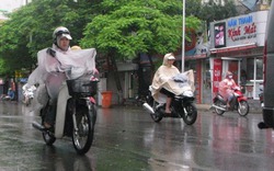 Thời tiết Hà Nội hôm nay (11.6): Ngày nắng, chiều tối có mưa giông đề phòng tố lốc